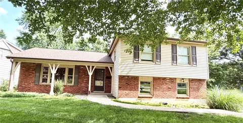 9409 W 89th St, Overland Park, KS 66212