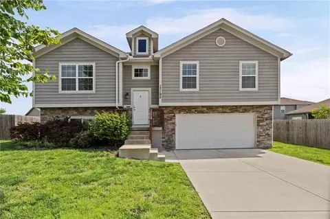 17195 S Pratt St, Gardner, KS 66030