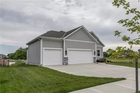 18722 W 169th Ter, Olathe, KS 66062