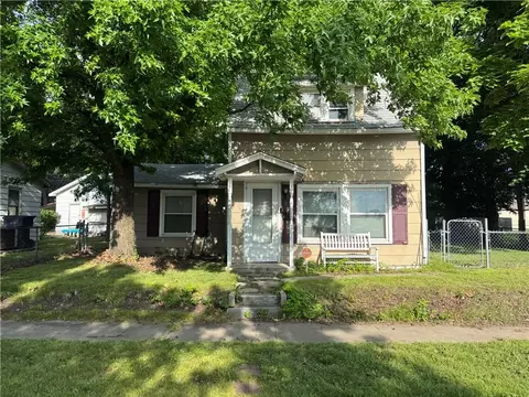 416 N Hall St, Webb City, MO 64870