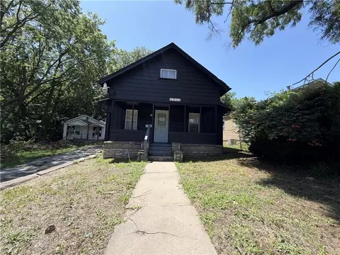 6902 Bellefontaine Ave, Kansas City, MO 64132