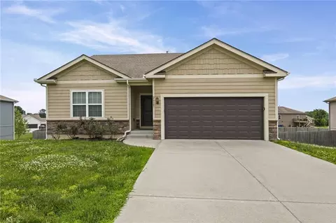 26147 W 141st Ter, Olathe, KS 66061