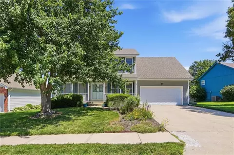 1204 Franklin Dr, Lees Summit, MO 64064