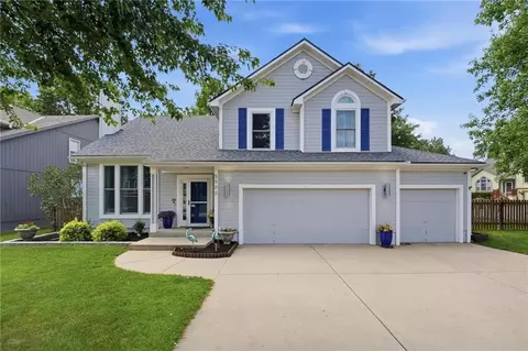 5900 Meadowsweet Ln, Shawnee, KS 66226