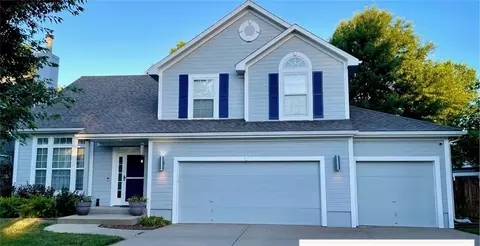 5900 Meadowsweet Ln, Shawnee, KS 66226