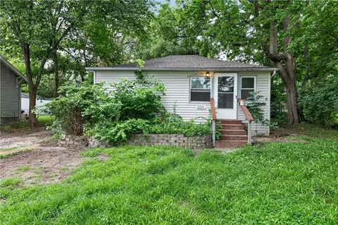530 S Willow Ave, Independence, MO 64053