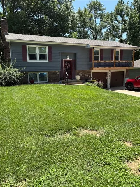 5243 Delaware Dr, Kansas City, MO 64133