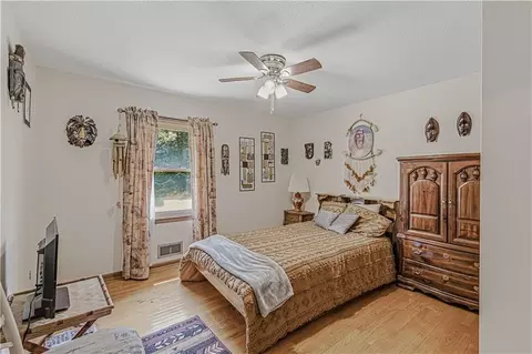 Bedroom - 700 S Alexander Rd, Independence, MO 64056 photo 4 of 9