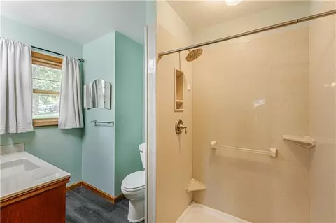 Bath - 700 S Alexander Rd, Independence, MO 64056 photo 2 of 5