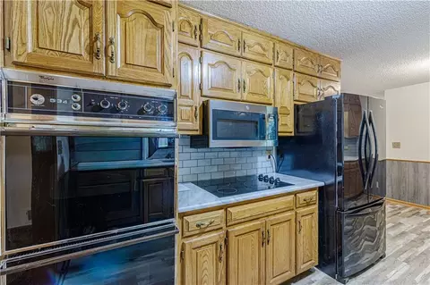Kitchen - 700 S Alexander Rd, Independence, MO 64056 photo 4 of 4