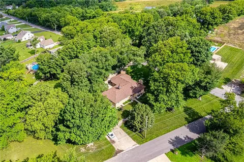 700 S Alexander Rd, Independence, MO 64056