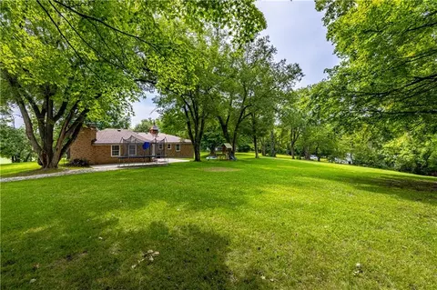 Exterior - 700 S Alexander Rd, Independence, MO 64056 photo 7 of 7