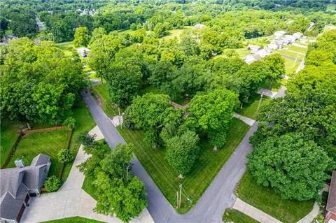View/Area - 700 S Alexander Rd, Independence, MO 64056 photo 10 of 11
