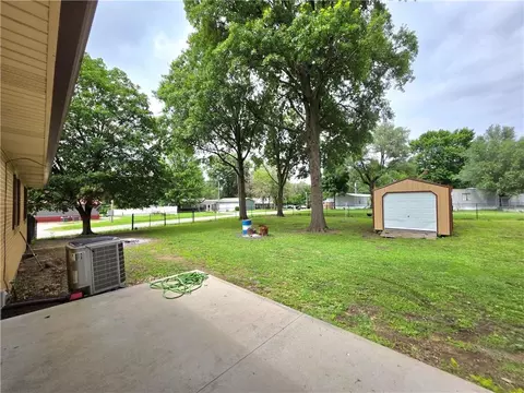 Exterior - 706 W Benton St, Windsor, MO 65360 photo 2 of 5