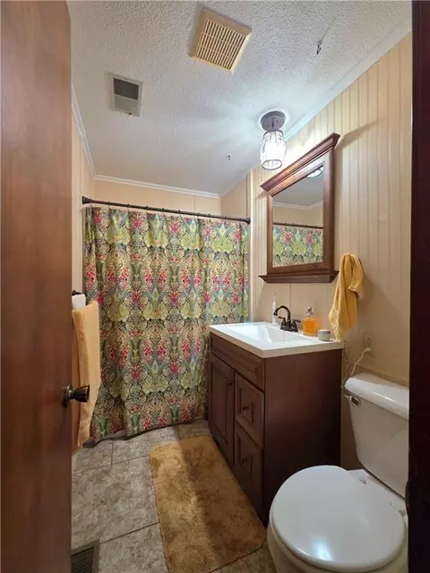 Bath - 706 W Benton St, Windsor, MO 65360 photo 1 of 3