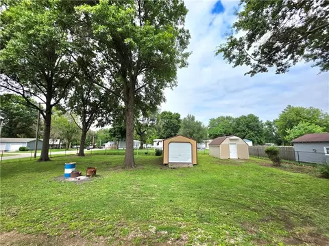 Exterior - 706 W Benton St, Windsor, MO 65360 photo 5 of 5
