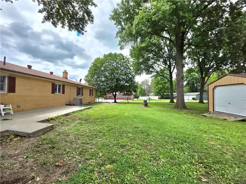 Exterior - 706 W Benton St, Windsor, MO 65360 photo 3 of 5