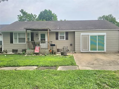 703 W Benton St, Windsor, MO 65360
