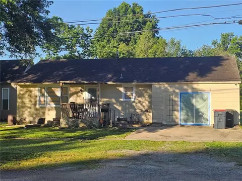 703 W Benton St, Windsor, MO 65360