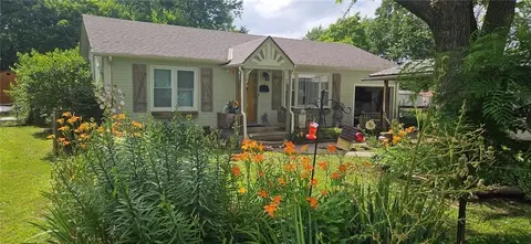 1302 S Market St, Holden, MO 64040