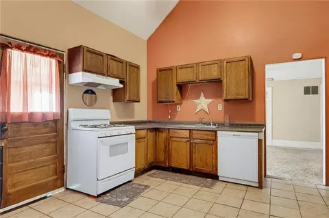 Kitchen - 170 N Stringer St, Humphreys, MO 64646 photo 1 of 2