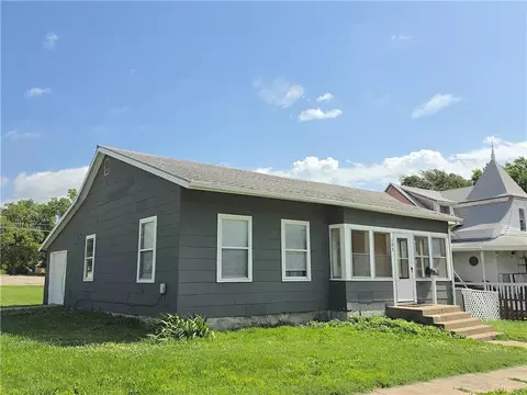 103 E 3rd Ave, Garnett, KS 66032