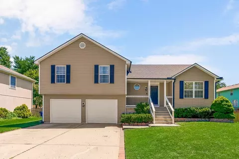 2125 SE 6th Ter, Lees Summit, MO 64063