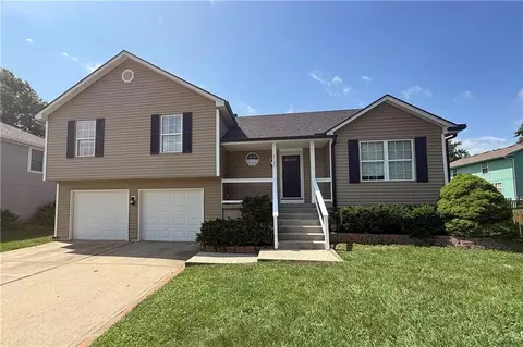2125 SE 6th Ter, Lees Summit, MO 64063