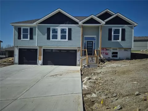 1906 Owen Dr, Pleasant Hill, MO 64080