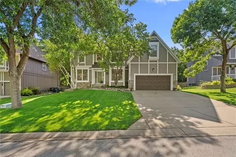 11573 S Brentwood Dr, Olathe, KS 66061