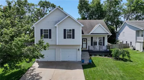1400 Fox Run Trl, Platte City, MO 64079