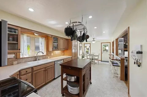 Kitchen - 18606 E 28th St, Independence, MO 64057 photo 1 of 2