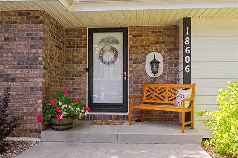Exterior - 18606 E 28th St, Independence, MO 64057 photo 2 of 7