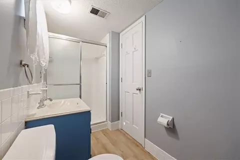 Bath - 18606 E 28th St, Independence, MO 64057 photo 3 of 3