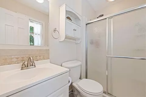 Bath - 18606 E 28th St, Independence, MO 64057 photo 1 of 3