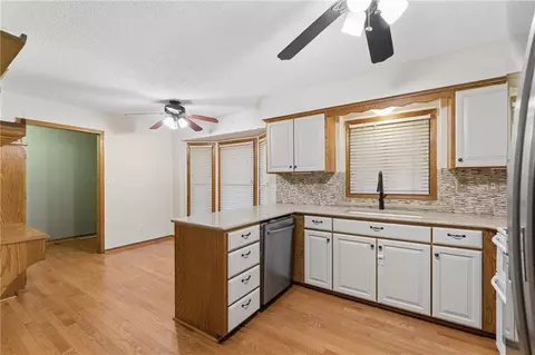 Kitchen - 617 W Maple St, Raymore, MO 64083 photo 4 of 9