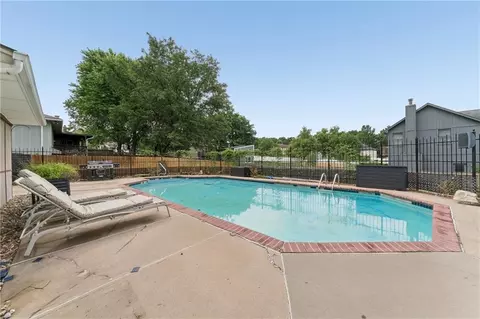 Exterior - 617 W Maple St, Raymore, MO 64083 photo 9 of 16
