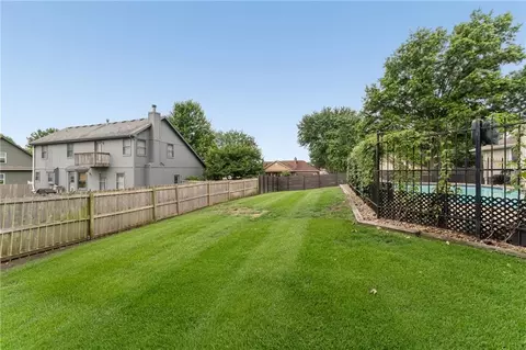 Exterior - 617 W Maple St, Raymore, MO 64083 photo 16 of 16