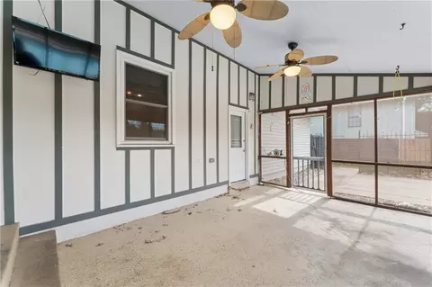 Exterior - 617 W Maple St, Raymore, MO 64083 photo 4 of 16