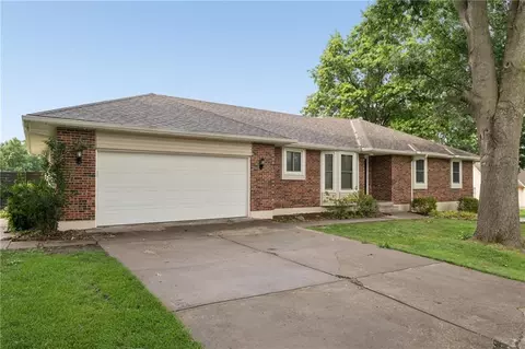 Exterior - 617 W Maple St, Raymore, MO 64083 photo 3 of 16