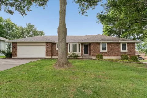 Exterior - 617 W Maple St, Raymore, MO 64083 photo 2 of 16