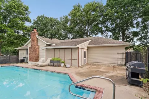 Exterior - 617 W Maple St, Raymore, MO 64083 photo 11 of 16