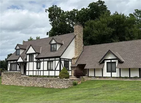 5475 Clare Rd, Shawnee, KS 66226
