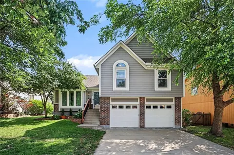 21620 W 53rd St, Shawnee, KS 66226