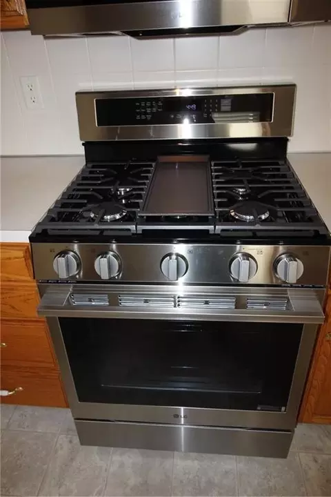 Kitchen - 17009 E 46th Street Ct, Independence, MO 64055 photo 2 of 7