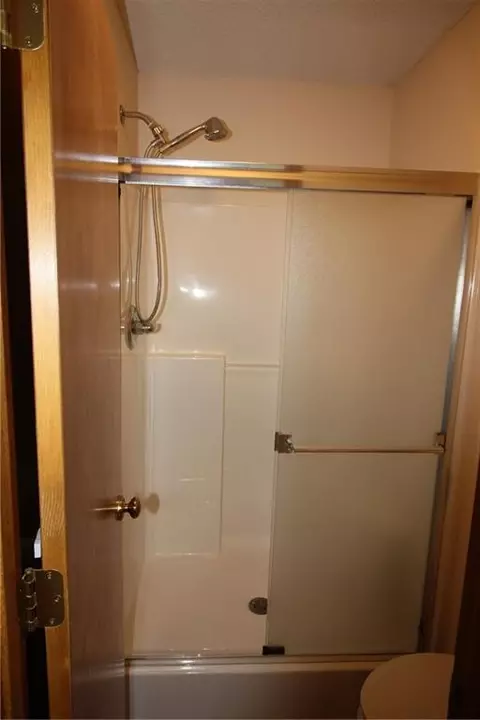 Bath - 17009 E 46th Street Ct, Independence, MO 64055 photo 2 of 4