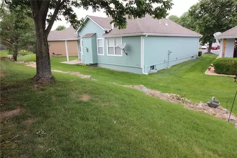 Exterior - 17009 E 46th Street Ct, Independence, MO 64055 photo 3 of 4