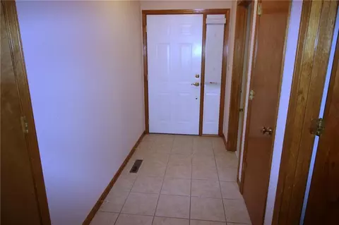 Entry Way - 17009 E 46th Street Ct, Independence, MO 64055 photo 2 of 2
