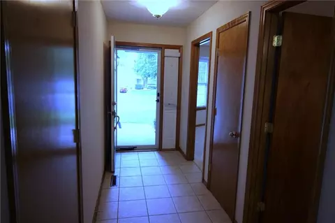 Entry Way - 17009 E 46th Street Ct, Independence, MO 64055 photo 1 of 2