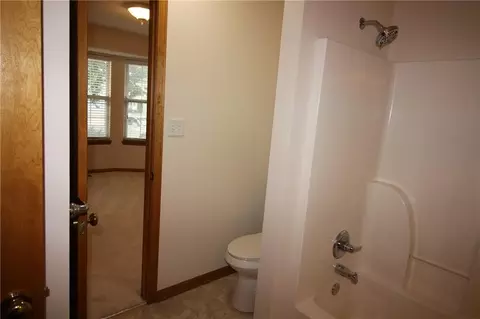 Bath - 17009 E 46th Street Ct, Independence, MO 64055 photo 3 of 4